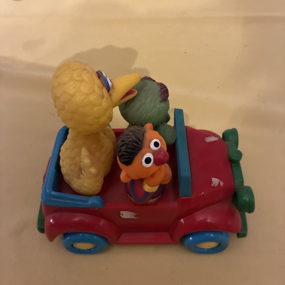 Vintage ILLCO Sesame Street Wind-Up Car with Big Bird, Oscar and Ernie Car - Picture 4 of 6